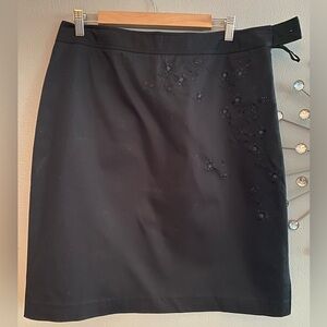Anne Klein | black pencil skirt  with embroidery. Size 14